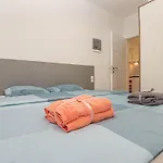 Beach Front Apartment In Brodarica With Wifi Apartamento *