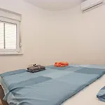 Beach Front Apartment In Brodarica With Wifi